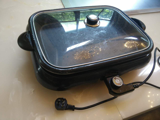 kaufen Roheisen-schwarze Farbhandelsgrill grillt die Fische, die transparente Glasdeckel-tragbare Größe grillen online manufacture